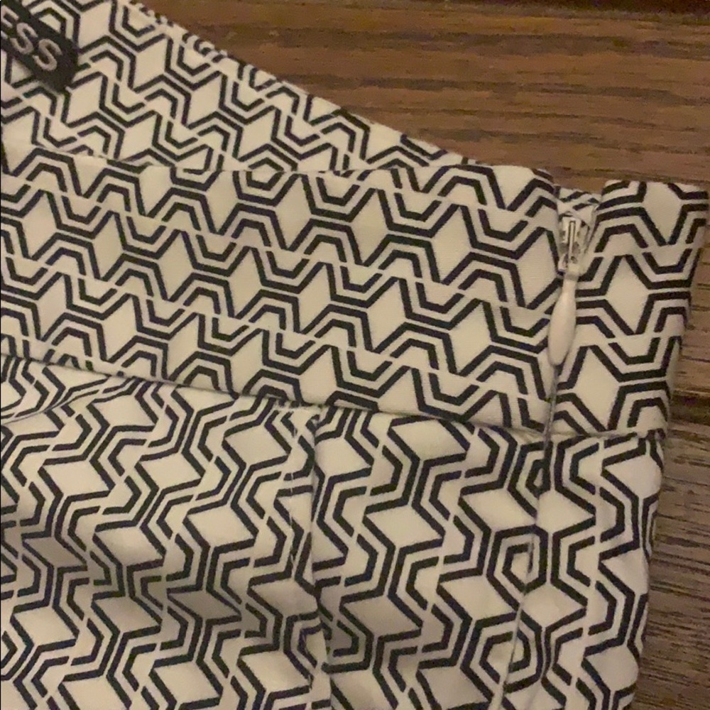 EXPRESS | Shorts - Picture 4 of 5